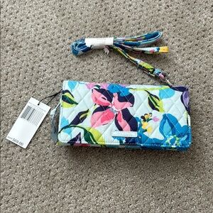Vera Bradley Floral Quilted Wallet - Cross Body Bag - Floral - New with Tags